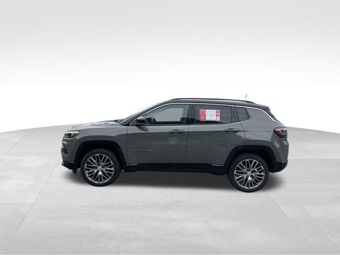 Used 2022 Jeep Compass Limited w/ Elite Group AWD/4WD image 2