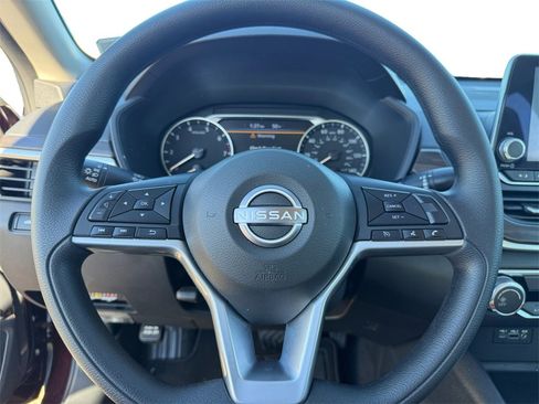 Certified 2025 Nissan Altima 2.5 SV image 12