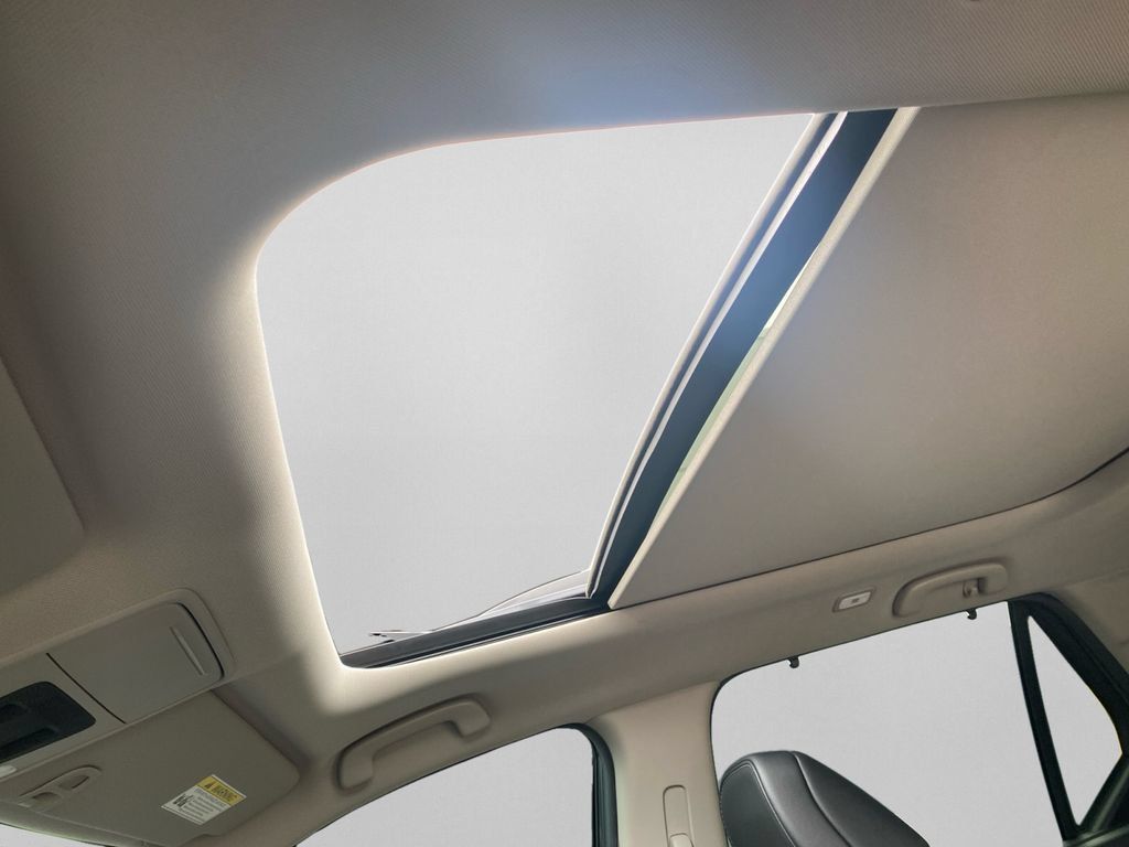 Used 2025 Honda Pilot Touring image 13