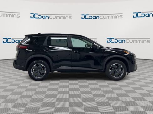 Used 2025 Nissan Rogue SV image 9