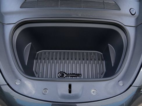 Used 2025 Tesla Model Y Long Range RWD image 38