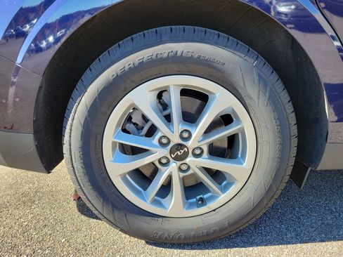 Used 2024 Kia Carnival LX image 31