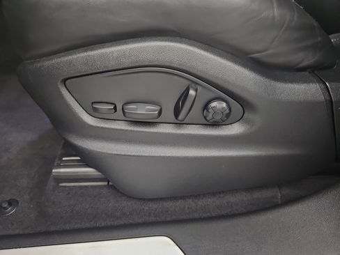Used 2023 Porsche Cayenne AWD/4WD image 18
