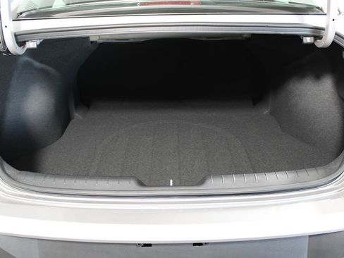 Used 2025 Hyundai Elantra Blue image 32