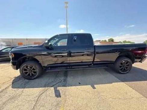 Used 2022 RAM 3500 Big Horn w/ Level C Equiment Group AWD/4WD image 4