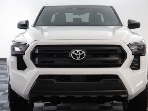 Used 2025 Toyota Tacoma SR image 21