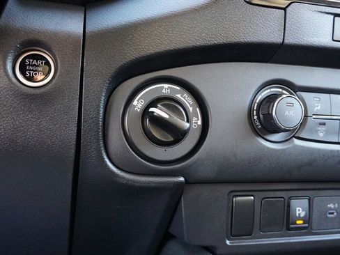 Used 2024 Nissan Frontier SV w/ Technology Package image 35