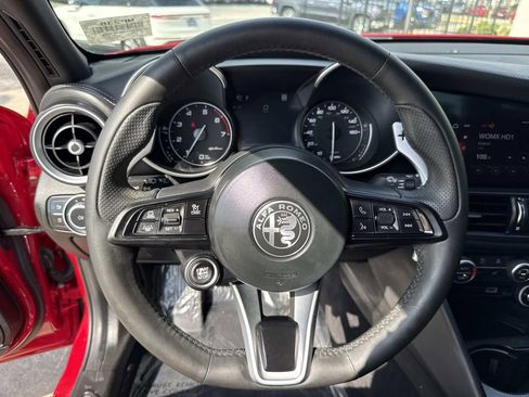 Used 2023 Alfa Romeo Giulia Veloce RWD image 38