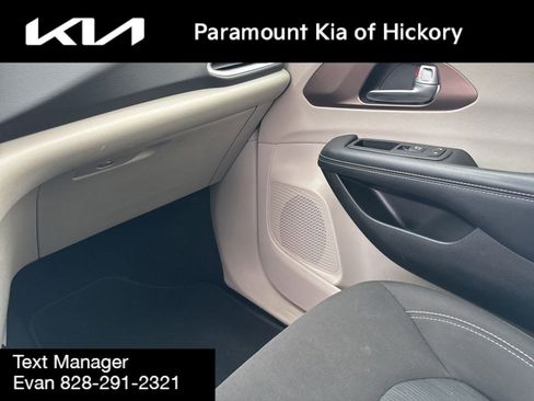 Used 2023 Chrysler Voyager LX image 24