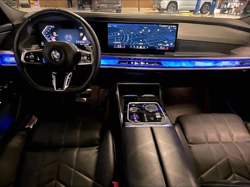 Used 2025 BMW 740i image 14
