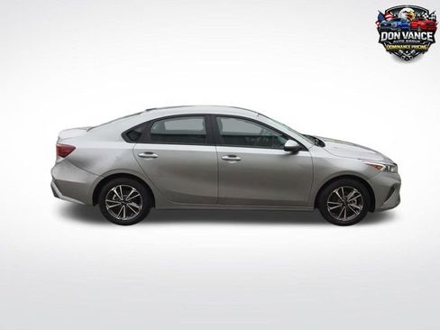 Used 2024 Kia Forte LXS w/ LXS Technology Package FWD image 6