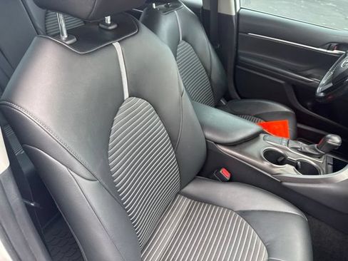 Used 2022 Toyota Camry SE w/ Convenience Package FWD image 16
