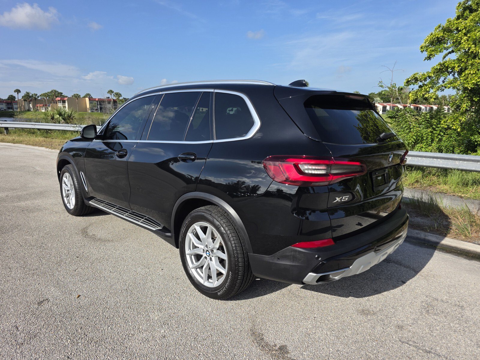 Used 2023 BMW X5 xDrive40i AWD/4WD image 2