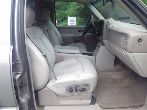 Used 2002 Chevrolet Suburban LT AWD/4WD image 17