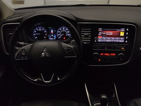 Used 2019 Mitsubishi Outlander SE FWD image 22