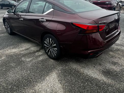 Used 2024 Nissan Altima 2.5 SV w/ SV Premium Package image 3