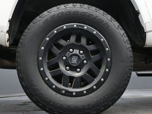 Used 2018 Toyota Tacoma TRD Sport image 9