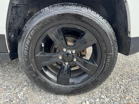 Used 2012 Jeep Patriot Latitude w/ Sun/Sound Group image 7