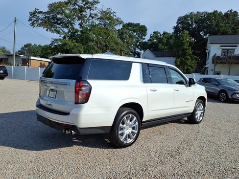 Used 2024 Chevrolet Suburban High Country w/ Premium Package AWD/4WD image 7