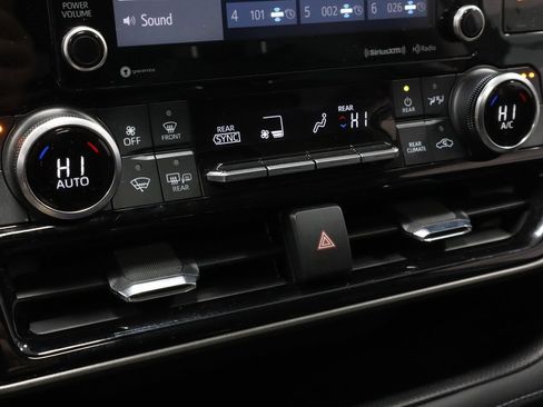 Used 2022 Toyota Highlander XLE image 31