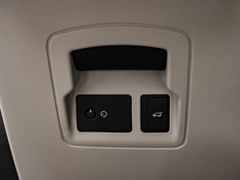 Used 2023 Land Rover Range Rover Velar R-Dynamic S image 42