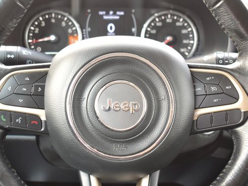 Used 2017 Jeep Renegade Latitude FWD image 20