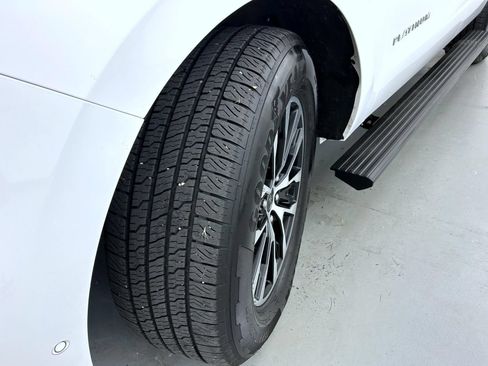 Used 2025 Ford Expedition Platinum AWD/4WD image 27