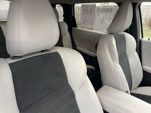 Used 2025 Mitsubishi Outlander SE image 43