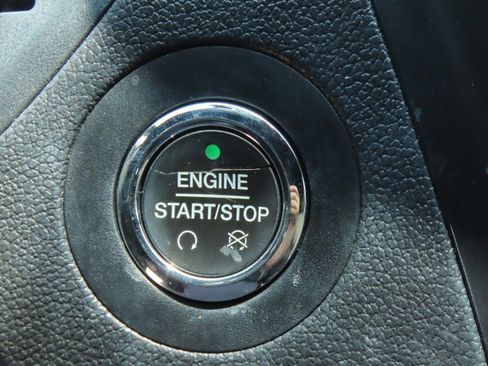 Used 2018 Ford Explorer XLT FWD image 25