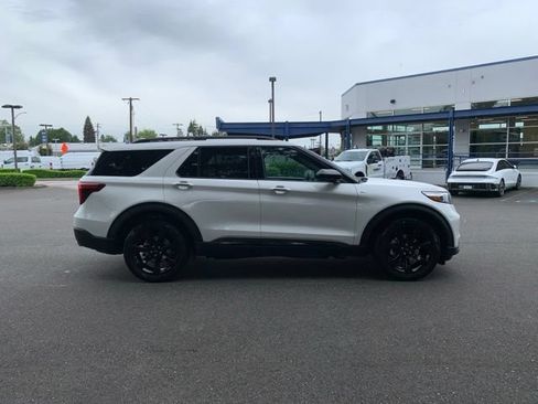 Certified 2022 Ford Explorer ST-Line w/ Class IV Trailer Tow Package AWD/4WD image 10