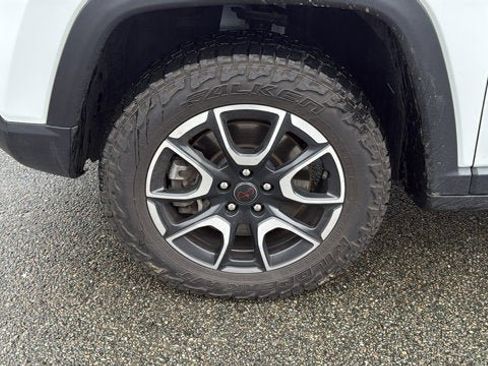 Certified 2025 Jeep Compass Trailhawk w/ Trailhawk Elite Group image 11