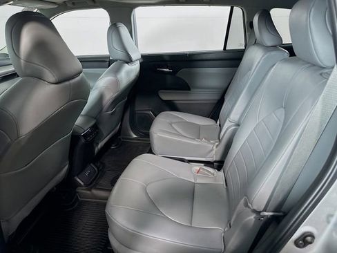 Used 2024 Toyota Highlander XLE image 17