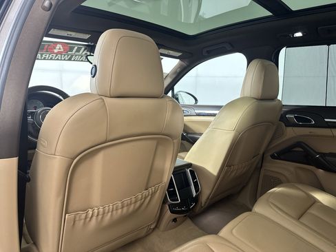 Used 2016 Porsche Cayenne S w/ Premium Plus Package image 28