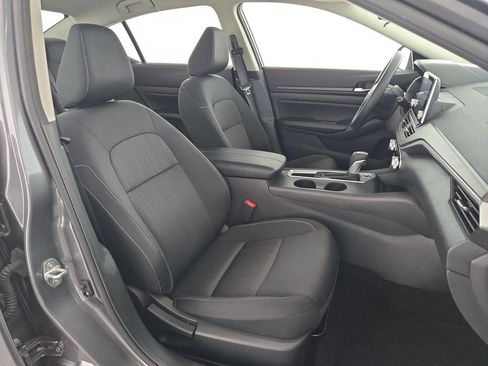 Used 2025 Nissan Altima 2.5 SV image 32