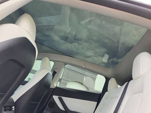 Used 2022 Tesla Model Y Performance AWD/4WD image 29