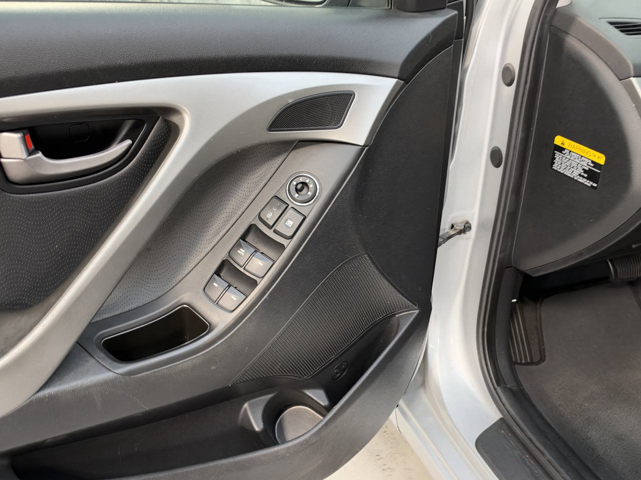 Used 2011 Hyundai Elantra Limited FWD image 21