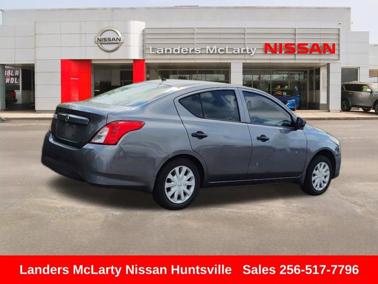 Used 2017 Nissan Versa S FWD image 3