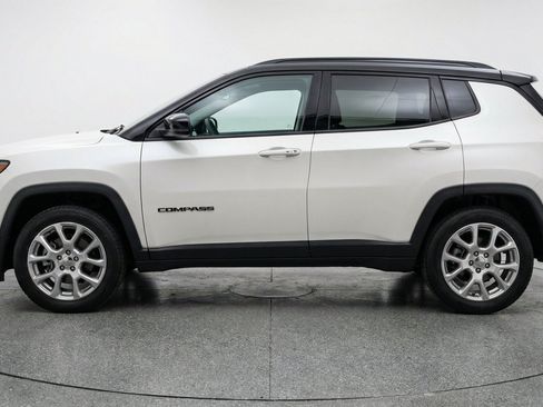 Used 2025 Jeep Compass Limited AWD/4WD image 5