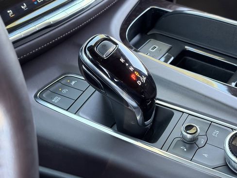 Certified 2023 Cadillac Escalade ESV Premium Luxury Platinum w/ LPO, Radiant Package AWD/4WD image 31