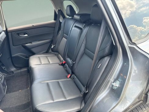 Used 2023 Nissan Rogue SV w/ SV Premium B Package FWD image 18