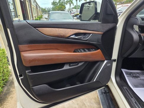 Used 2015 Cadillac Escalade Premium RWD image 7
