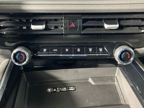 Used 2025 Chevrolet Tahoe High Country image 24