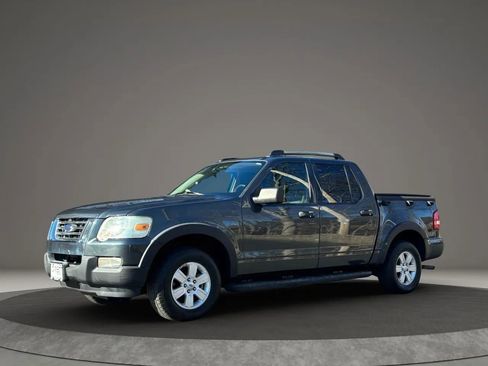 Used 2010 Ford Explorer Sport Trac XLT image 1