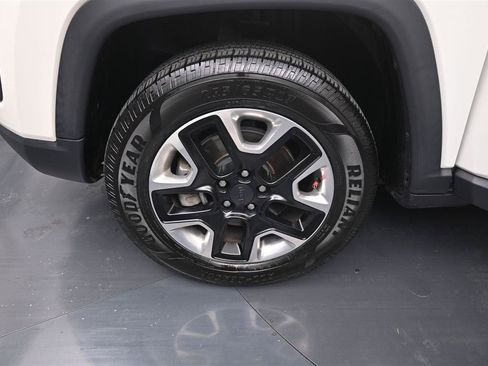 Used 2018 Jeep Compass Trailhawk w/ Leather Interior Group AWD/4WD image 11