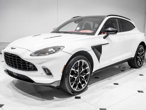 Used 2021 Aston Martin DBX AWD/4WD image 45