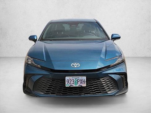 Used 2025 Toyota Camry SE FWD image 2