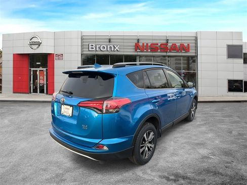 Used 2018 Toyota RAV4 XLE image 7