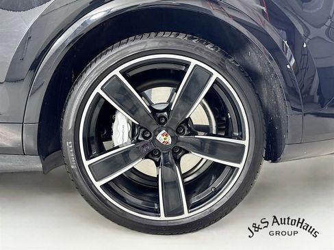 Used 2020 Porsche Cayenne Turbo w/ Assistance Package image 39