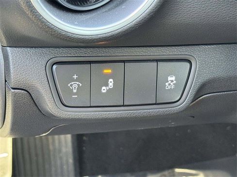 Used 2023 Kia Forte LXS w/ LXS Technology Package image 21