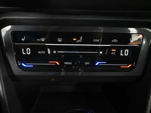 Used 2023 Volkswagen Tiguan SE w/ Panoramic Sunroof Package image 26